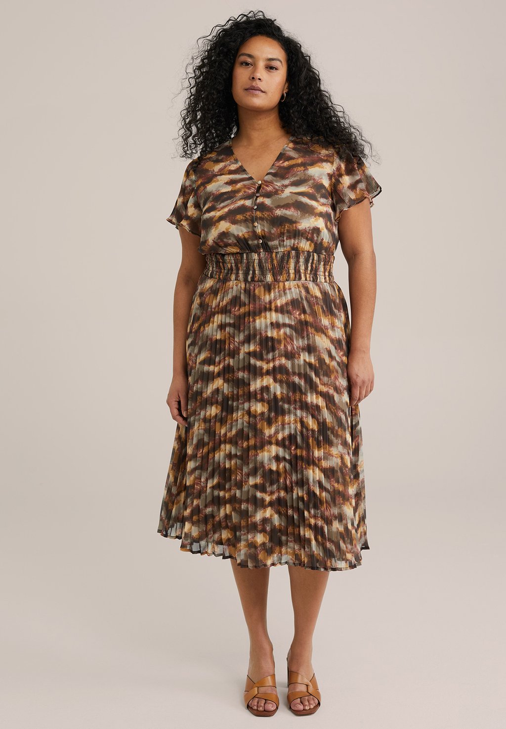 Повседневное платье CURVE WE Fashion, светло-коричневый
Повседневное платье CURVE WE Fashion, светло-коричневый