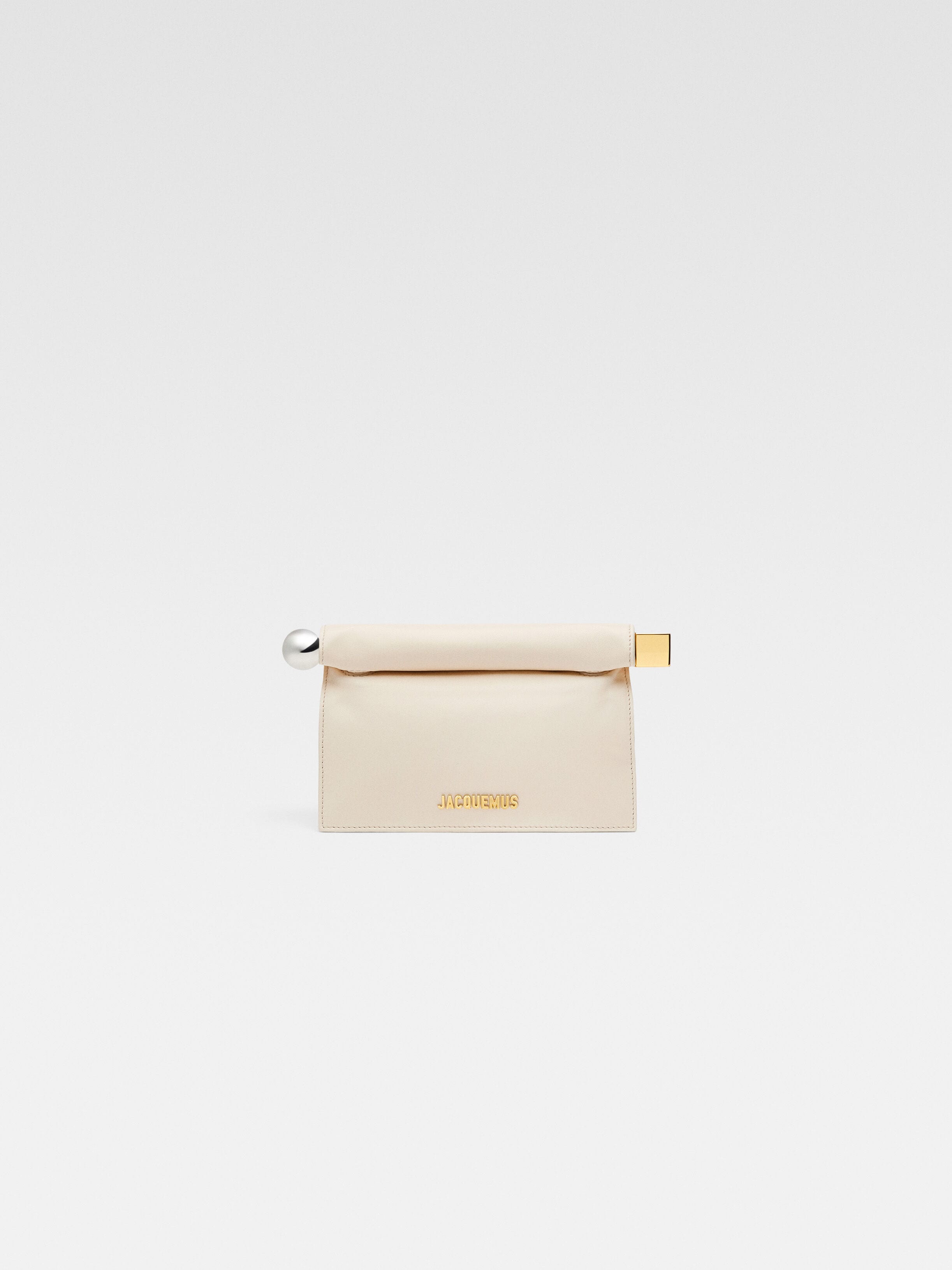 Мини клатч Take-out JACQUEMUS The small Rond Carré clutch, светлый слоновая кость
Мини клатч Take-out JACQUEMUS The small Rond Carré clutch, светлый слоновая кость