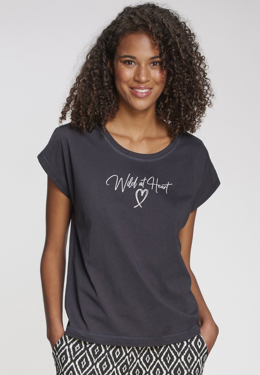 Футболка Vivance Print T-shirt, Schwarz/Black, Черный, Футболка Vivance Print T-shirt, Schwarz/Black
Футболка Vivance Print T-shirt, Schwarz/Black, Черный, Футболка Vivance Print T-shirt, Schwarz/Black