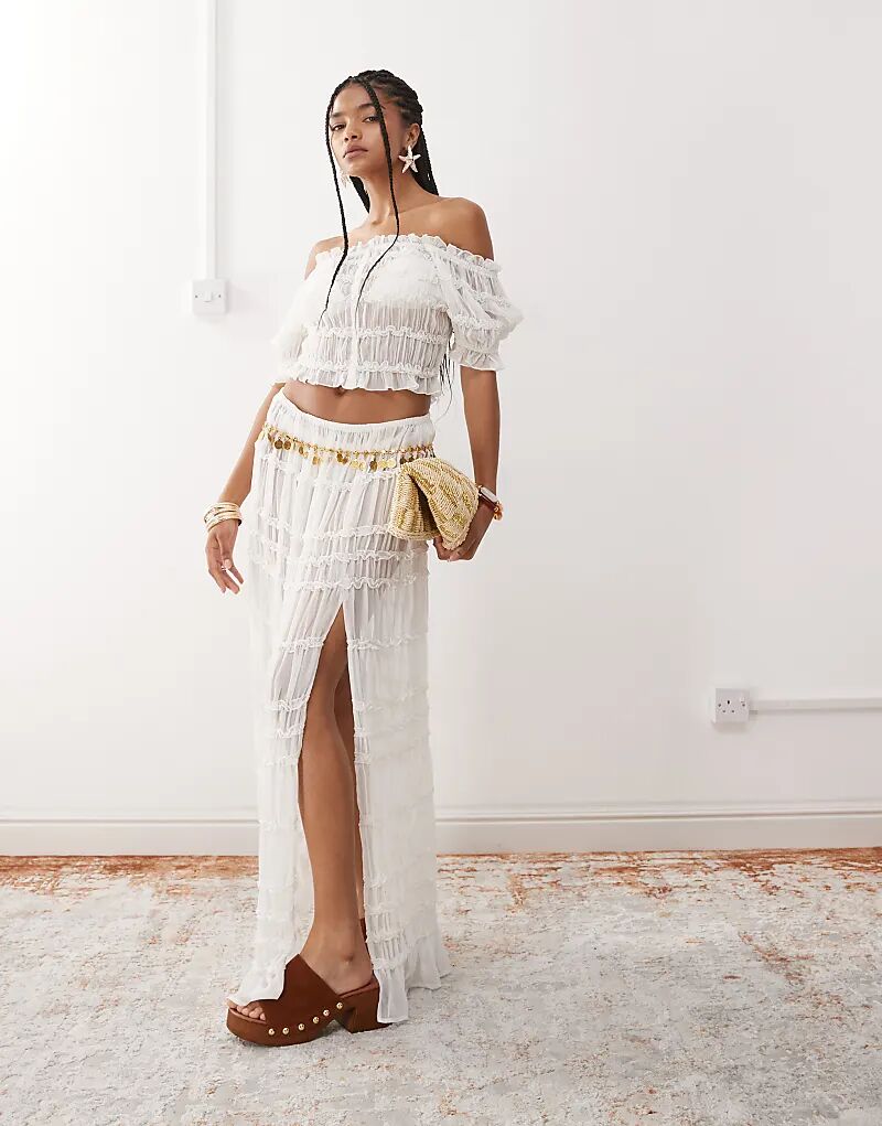 Пляжная прозрачная юбка макси со сборками от Miss Selfridge кремового цвета
Пляжная прозрачная юбка макси со сборками от Miss Selfridge кремового цвета