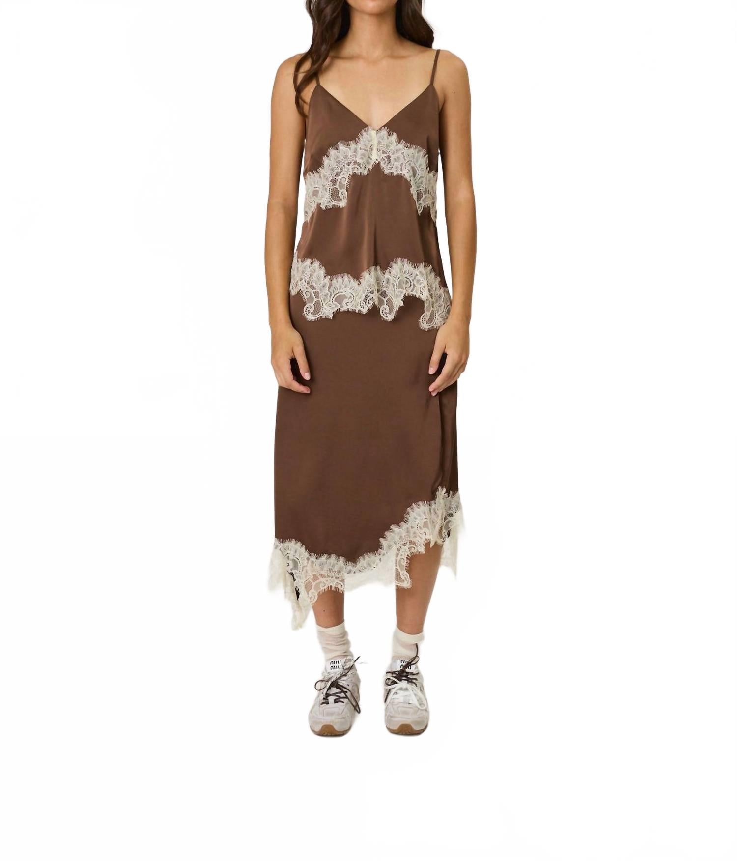 Rue Lace Cami In Cola Remain, Cola
Rue Lace Cami In Cola Remain, Cola