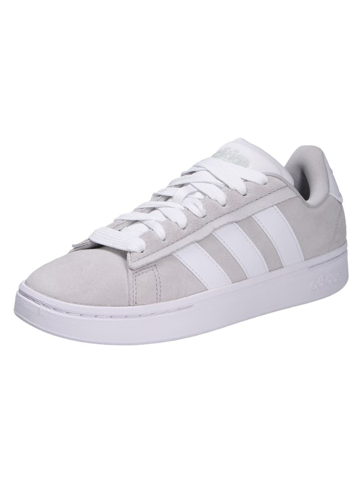 Кроссовки на шнуровке adidas, серый
Кроссовки на шнуровке adidas, серый