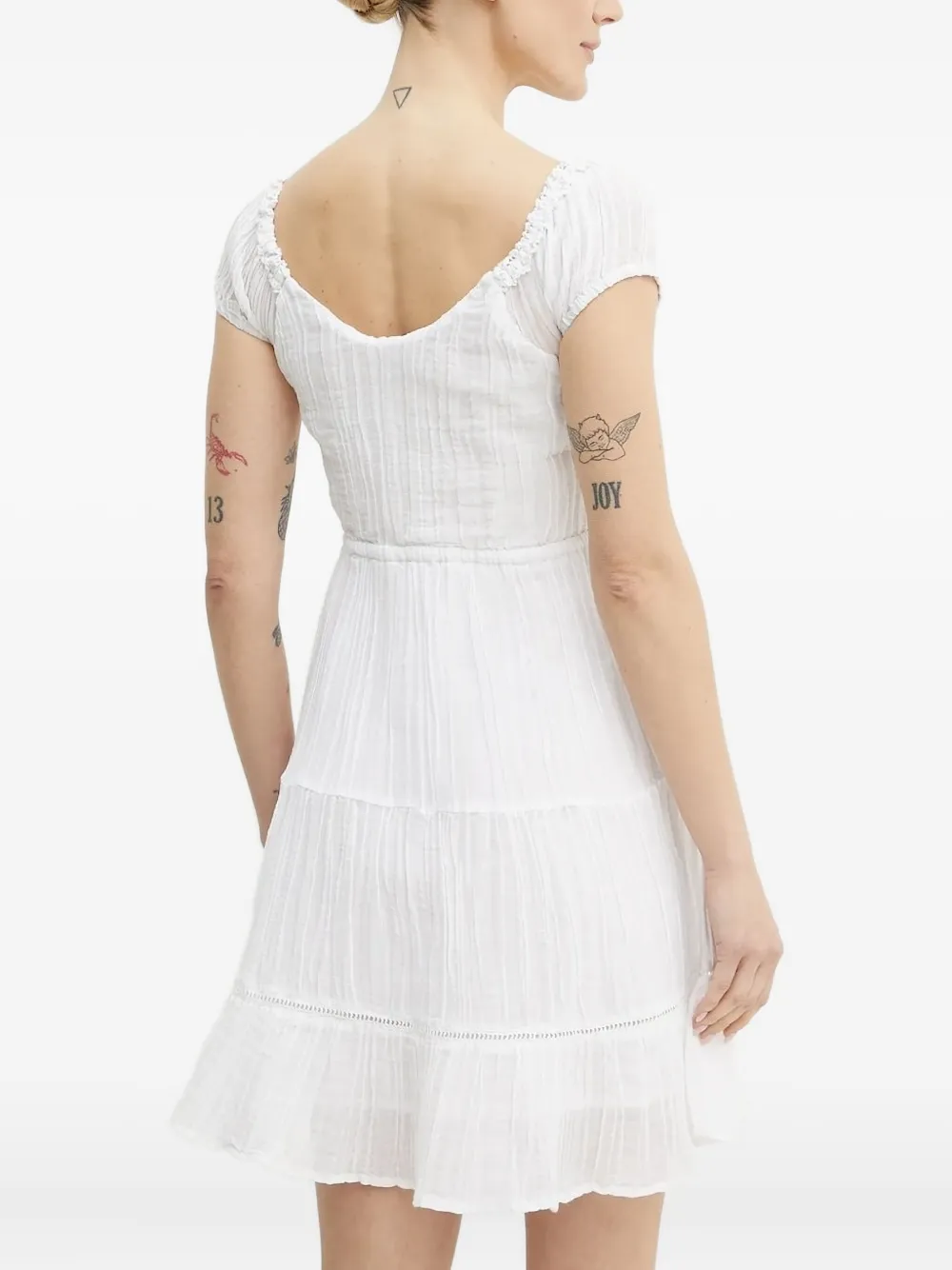 Многоярусное мини-платье с кружевными вставками GUESS USA, белый
Многоярусное мини-платье с кружевными вставками GUESS USA, белый