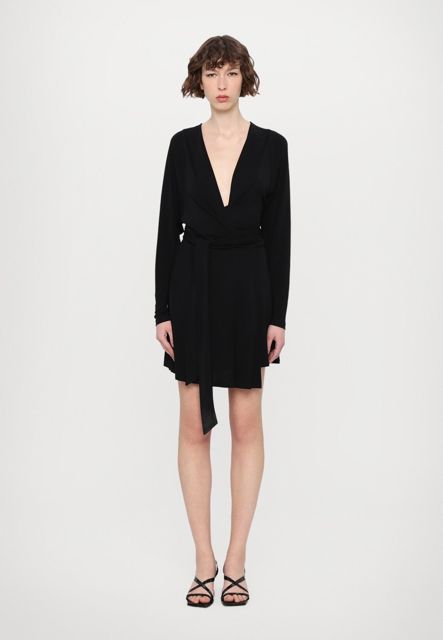 Платье Diane von Furstenberg ISABELLA WRAP DRESS, Black
Платье Diane von Furstenberg ISABELLA WRAP DRESS, Black