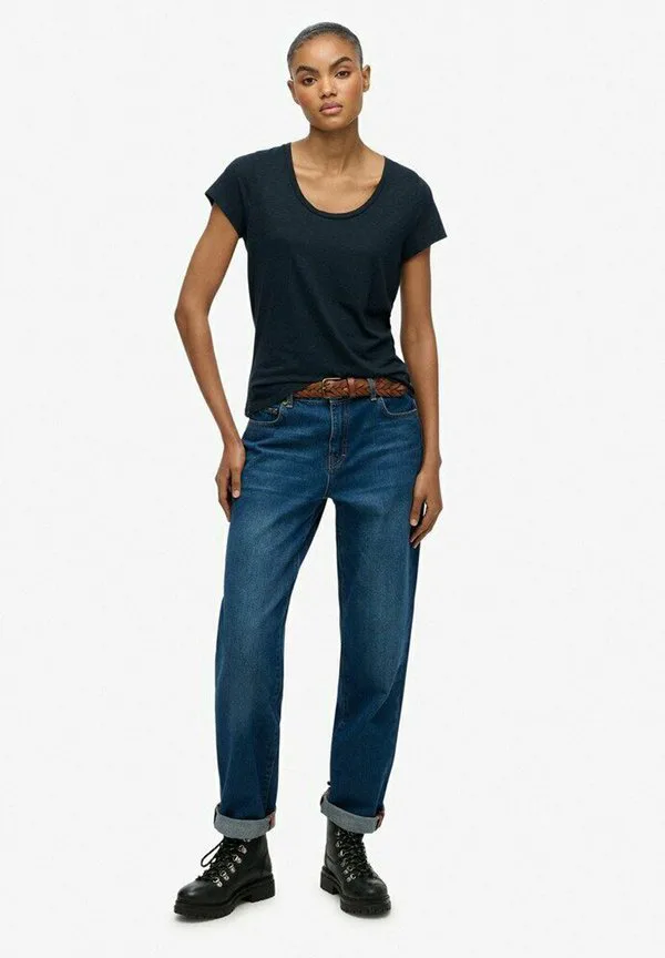 Базовая футболка studios с вырезом-лодочкой Superdry & Co, Eclipse Navy, Синий, Базовая футболка studios с вырезом-лодочкой Superdry & Co, Eclipse Navy
Базовая футболка studios с вырезом-лодочкой Superdry & Co, Eclipse Navy, Синий, Базовая футболка studios с вырезом-лодочкой Superdry & Co, Eclipse Navy