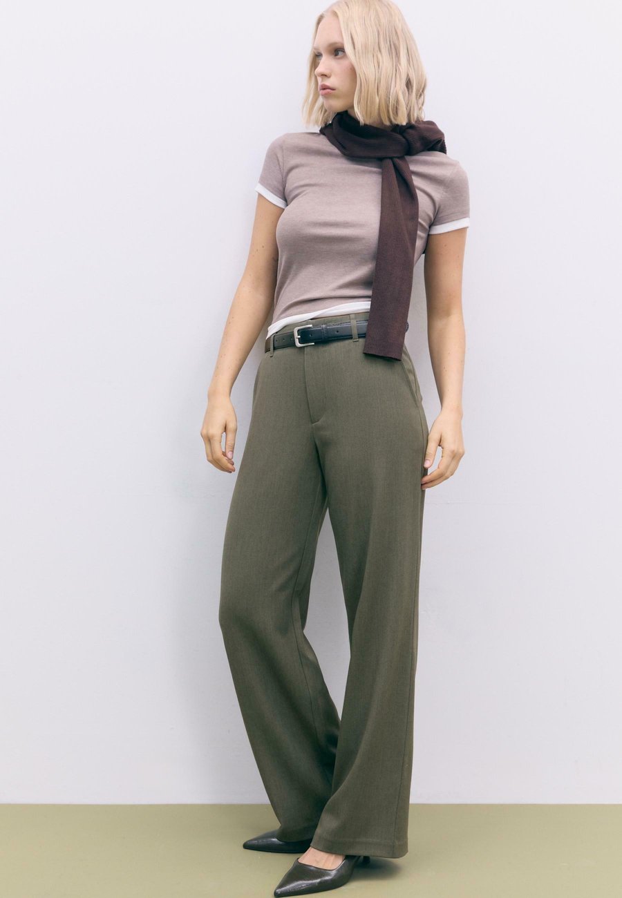 Брюки Stradivarius Trousers, Green
Брюки Stradivarius Trousers, Green