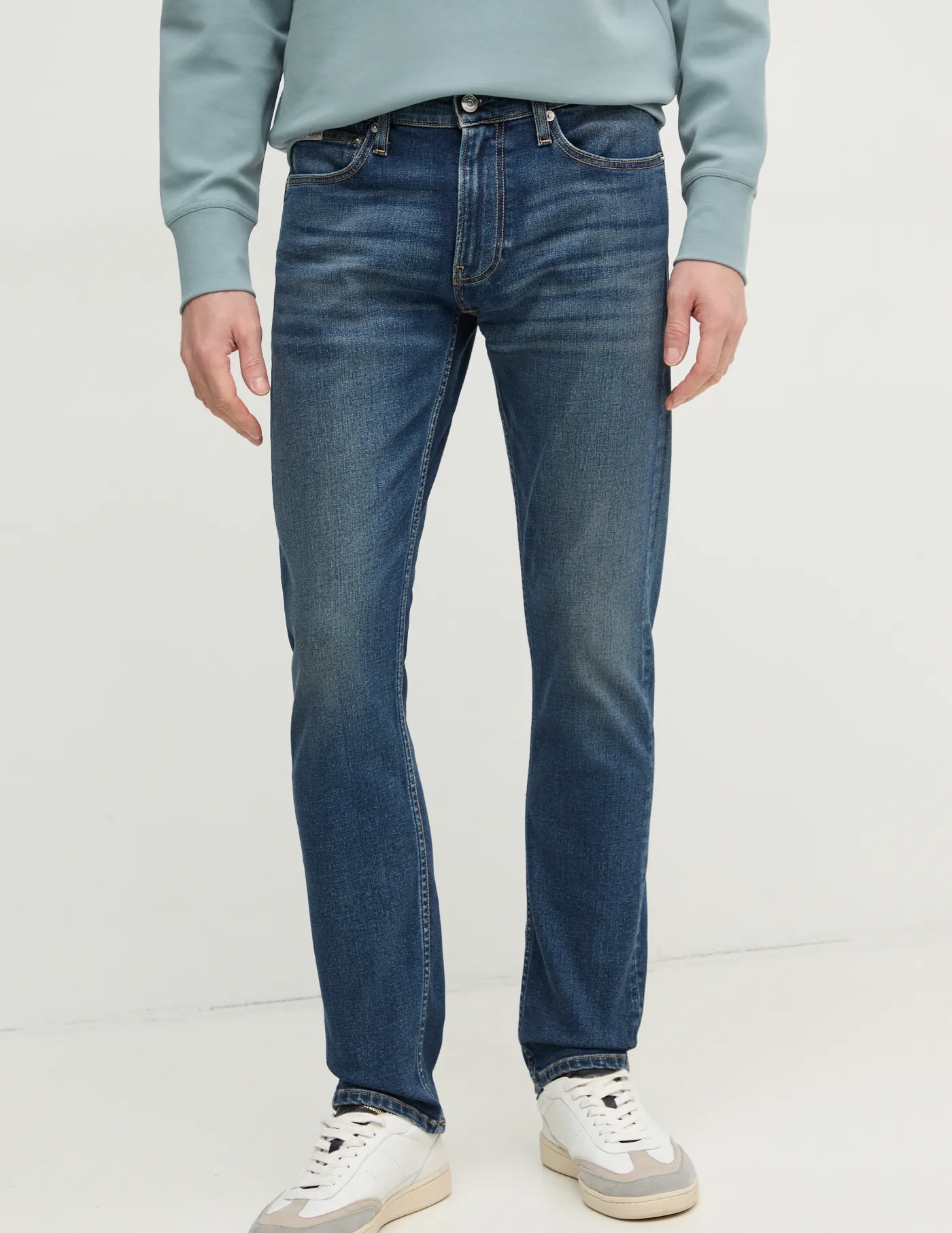 Джинсы Calvin Klein Jeans, темно-синий
Джинсы Calvin Klein Jeans, темно-синий