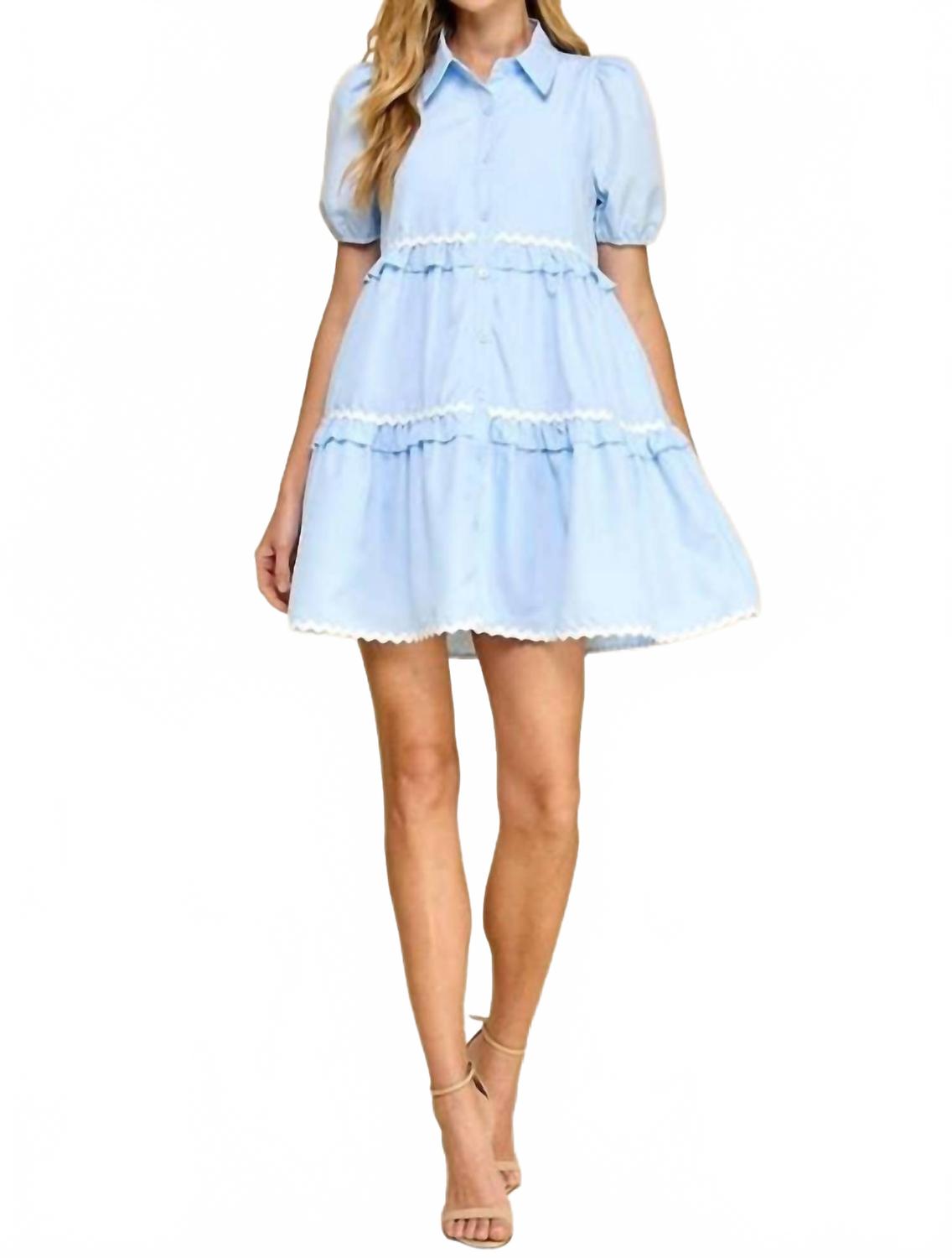 Детализированное зигзагом платье-рубашка с короткими буфами в нежно-голубом TCEC
Детализированное зигзагом платье-рубашка с короткими буфами в нежно-голубом TCEC