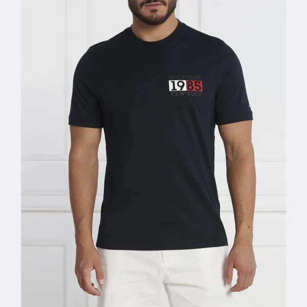 Футболка стандартного кроя с флагом Нью-Йорка Tommy Hilfiger, синий
Футболка стандартного кроя с флагом Нью-Йорка Tommy Hilfiger, синий