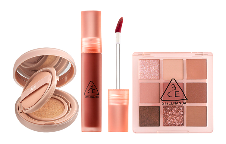 Набор косметики для женщин 3CE
Набор косметики для женщин 3CE