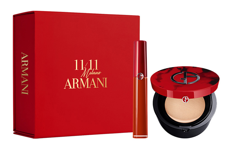 Набор косметики для женщин GIORGIO ARMANI
Набор косметики для женщин GIORGIO ARMANI