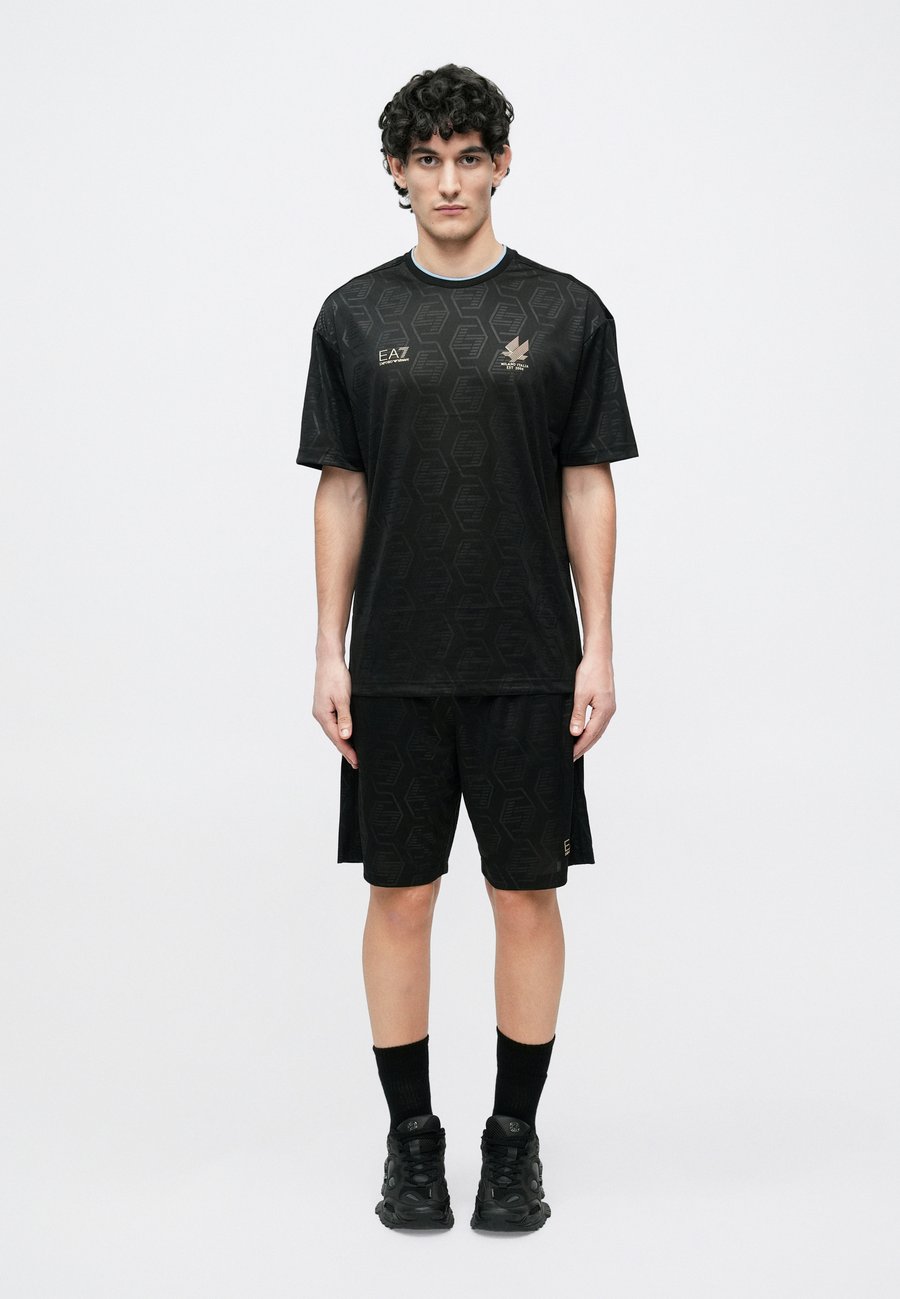 Спортивный костюм EA7 Emporio Armani TRAIN SOCCER GRAPGIC MATCH, Black
Спортивный костюм EA7 Emporio Armani TRAIN SOCCER GRAPGIC MATCH, Black