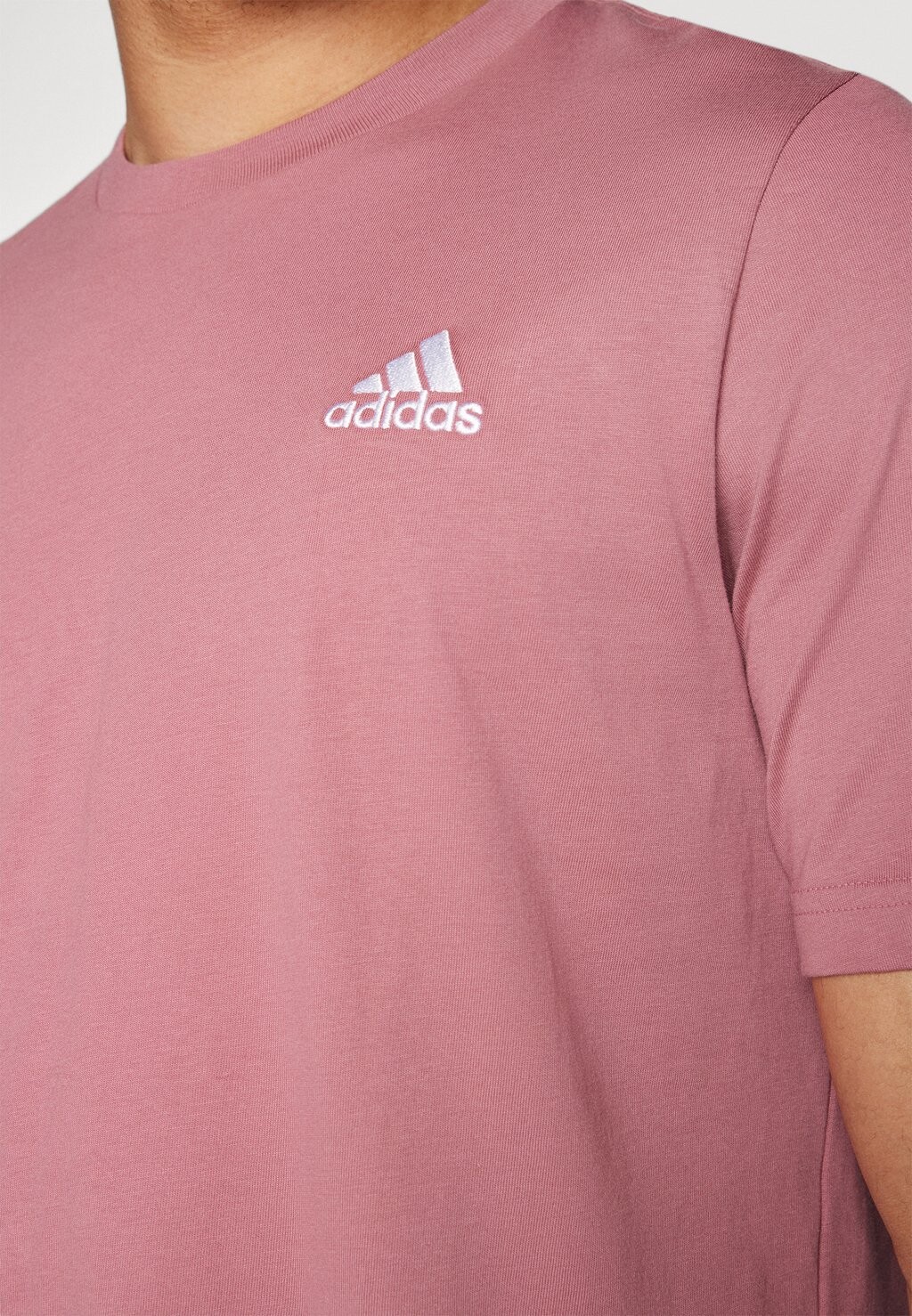 Базовая футболка Essentials Single Embroidered Small Logo adidas Sportswear, preloved малиновая
Базовая футболка Essentials Single Embroidered Small Logo adidas Sportswear, preloved малиновая