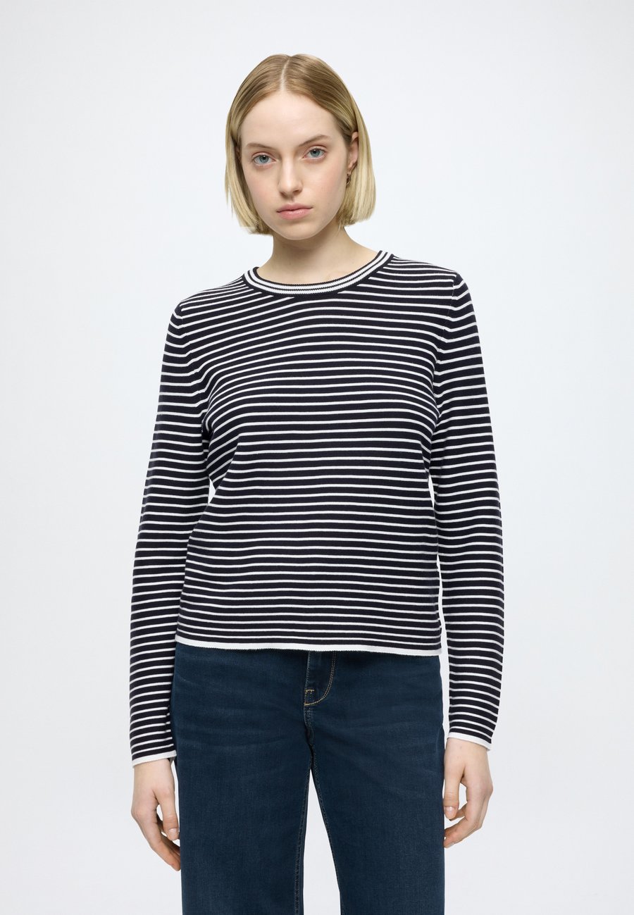 Джемпер Marc O'Polo DENIM KNIT PULLOVER, LONGSLEEVE, ROUND NECK, Dark Blue_Multi_01/Dark Blue
Джемпер Marc O'Polo DENIM KNIT PULLOVER, LONGSLEEVE, ROUND NECK, Dark Blue_Multi_01/Dark Blue