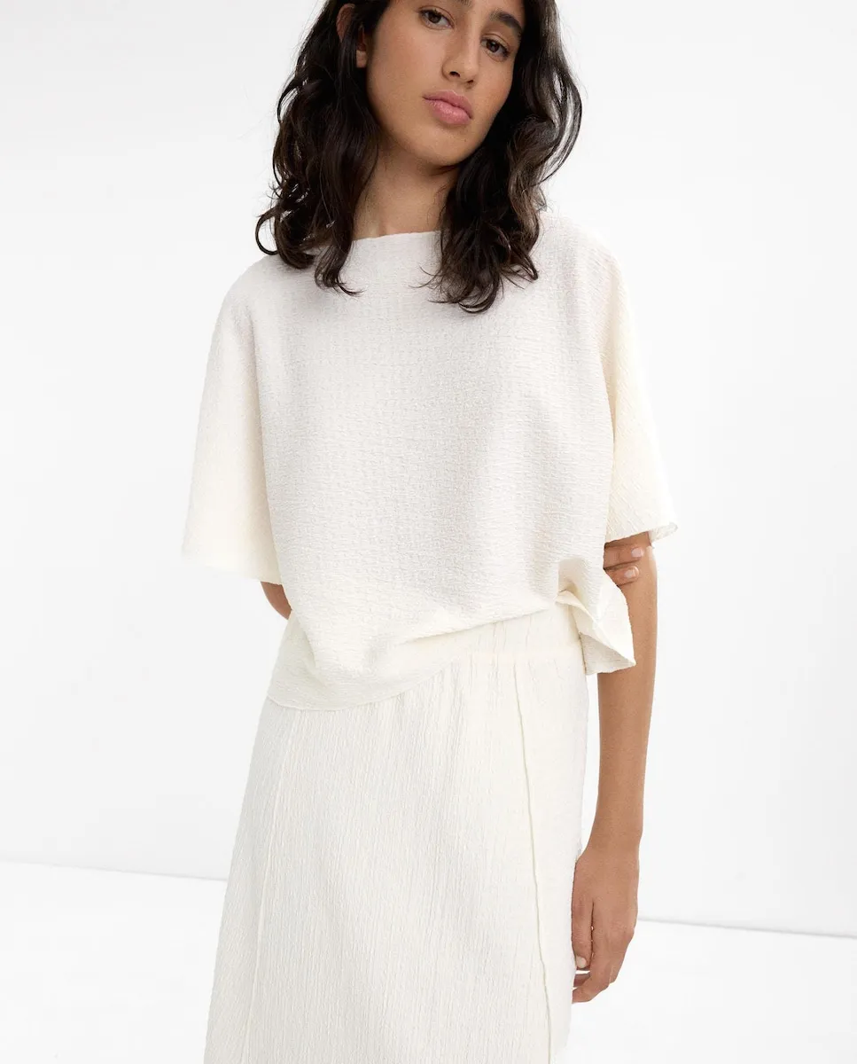 Женский топ с коротким рукавом летучая мышь из струящейся ткани Parfois, белый
Женский топ с коротким рукавом летучая мышь из струящейся ткани Parfois, белый