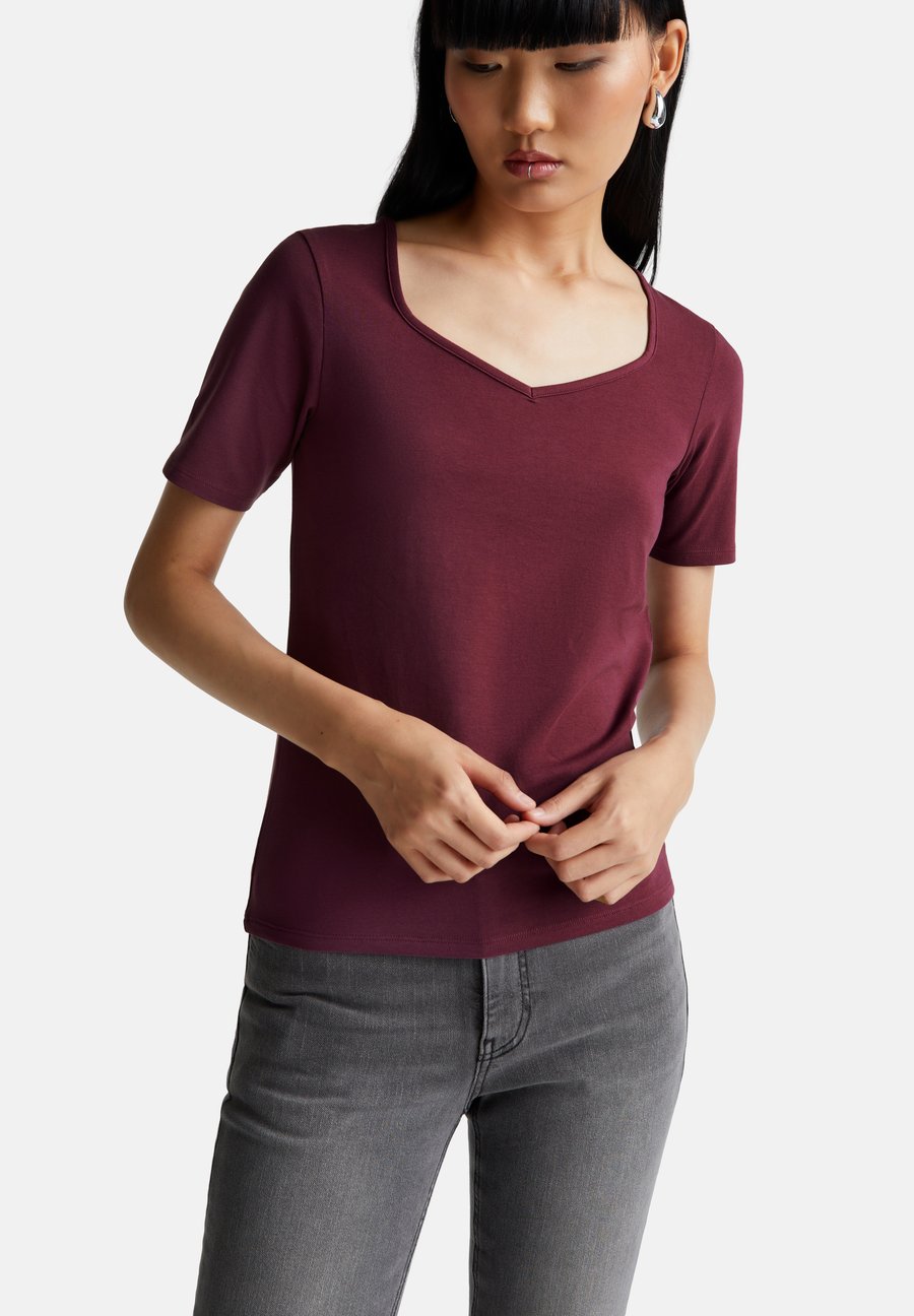 Футболка United Colors of Benetton Basic T-shirt, Violet/Dark Purple
Футболка United Colors of Benetton Basic T-shirt, Violet/Dark Purple
