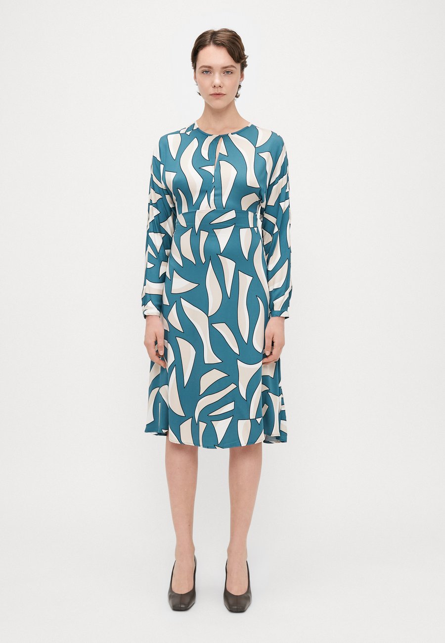 Платье Vero Moda Tall VMCINDY REGINA CALF DRESS , Mediterranea /Dark Green
Платье Vero Moda Tall VMCINDY REGINA CALF DRESS , Mediterranea /Dark Green