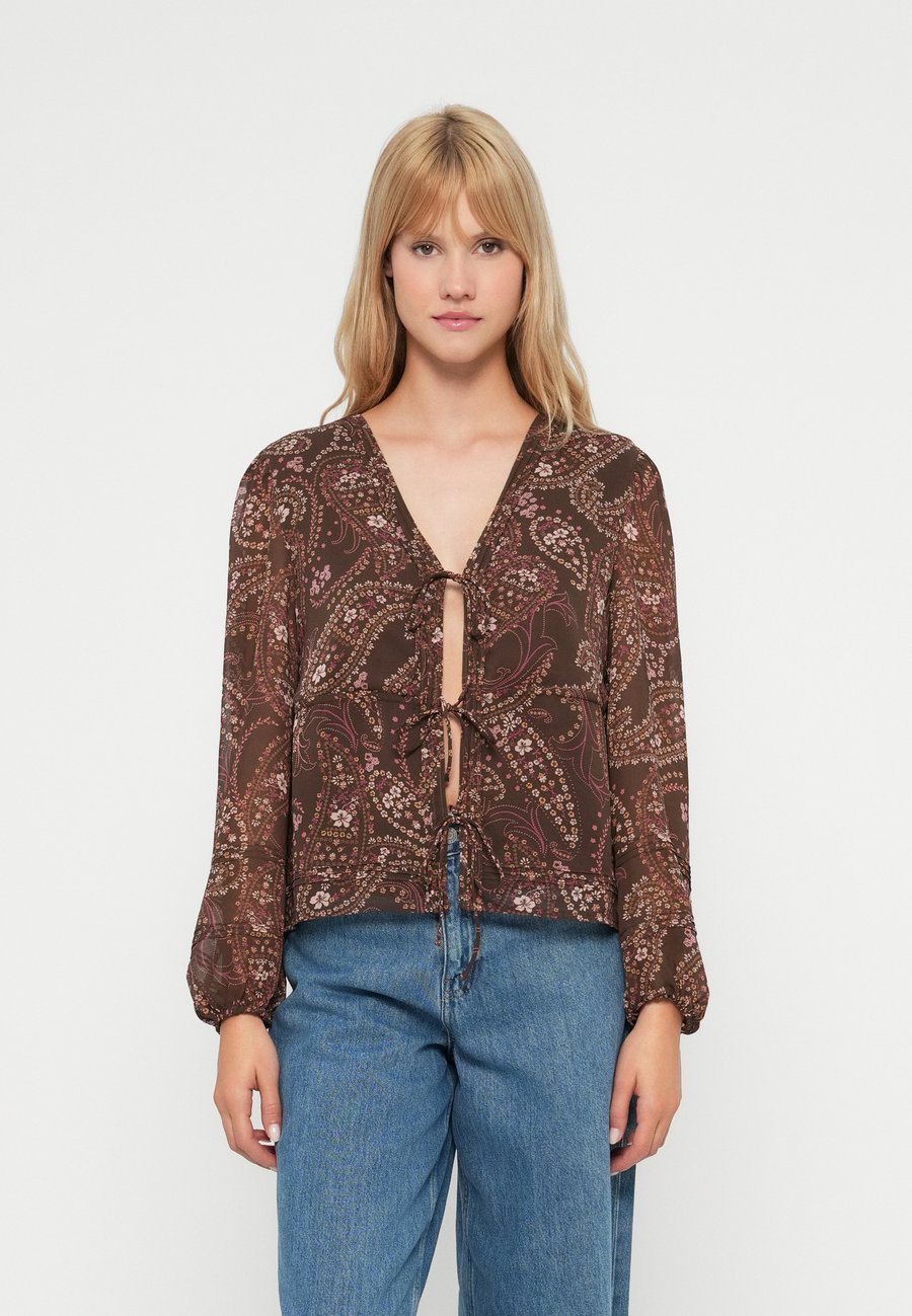 Блуза Abercrombie & Fitch TIE FRONT BLOUSE , Beige
Блуза Abercrombie & Fitch TIE FRONT BLOUSE , Beige