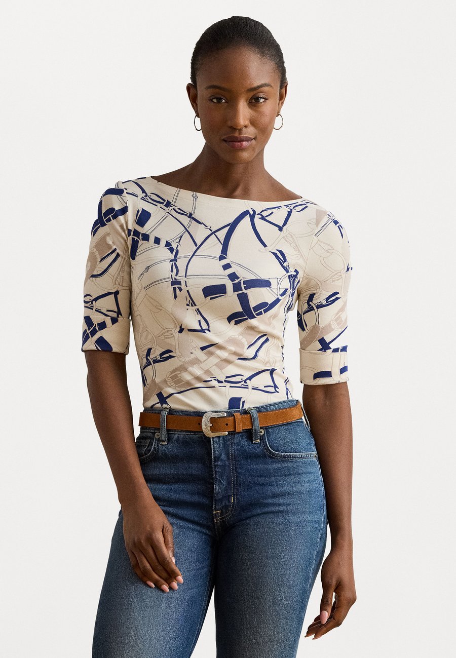 Футболка Lauren Ralph Lauren Petite BELTING PRINT COTTON BOATNECK TEE, Cream/Navy/Multi-Coloured
Футболка Lauren Ralph Lauren Petite BELTING PRINT COTTON BOATNECK TEE, Cream/Navy/Multi-Coloured