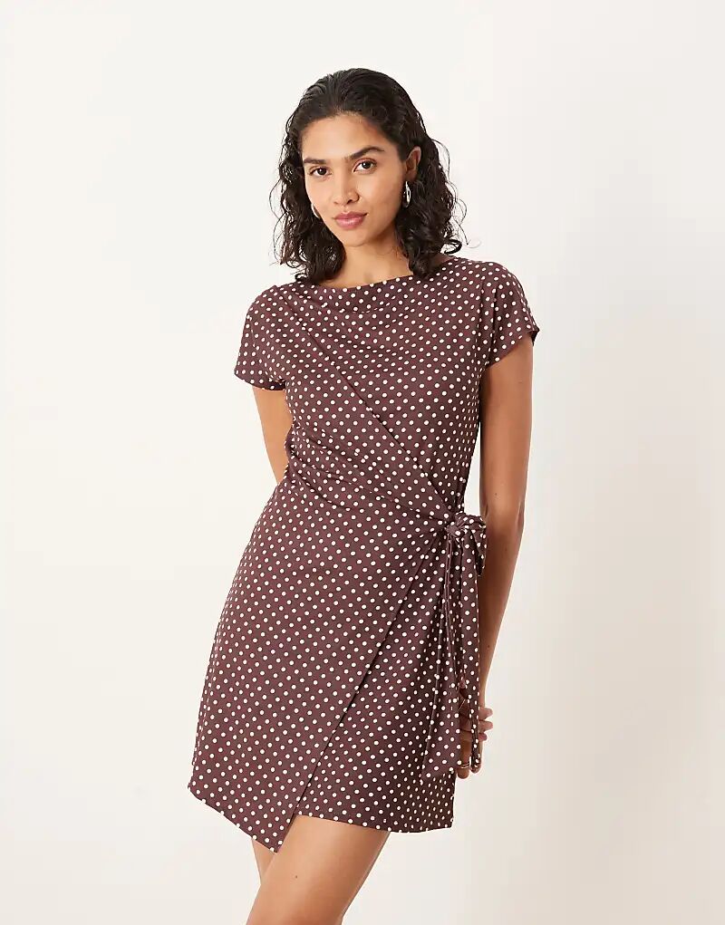 Мини-платье ASOS DESIGN с короткими рукавами, завязками и запахом спереди в шоколадный горошек
Мини-платье ASOS DESIGN с короткими рукавами, завязками и запахом спереди в шоколадный горошек