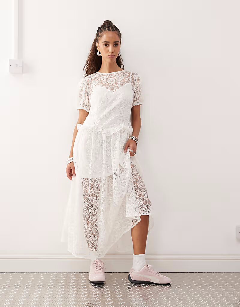 Reclaimed Vintage фестивальное многослойное кружевное миди-платье белого цвета 
Reclaimed Vintage фестивальное многослойное кружевное миди-платье белого цвета
