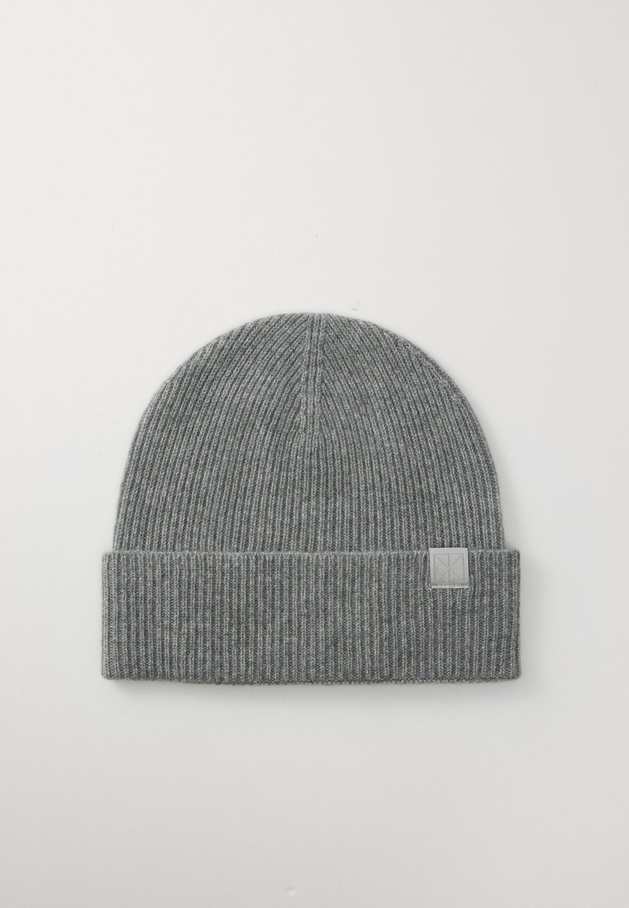 Шапка Calvin Klein EMBLEM UNISEX, Med Heather Grey/Grey
Шапка Calvin Klein EMBLEM UNISEX, Med Heather Grey/Grey