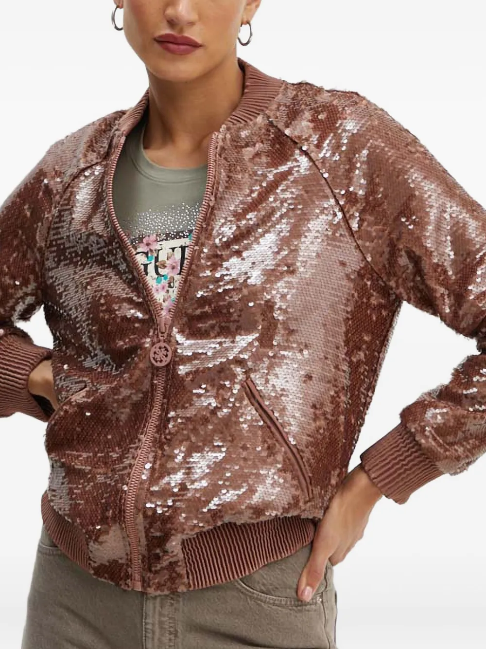 Бомбер с пайетками Guess Usa, розовый
Бомбер с пайетками Guess Usa, розовый