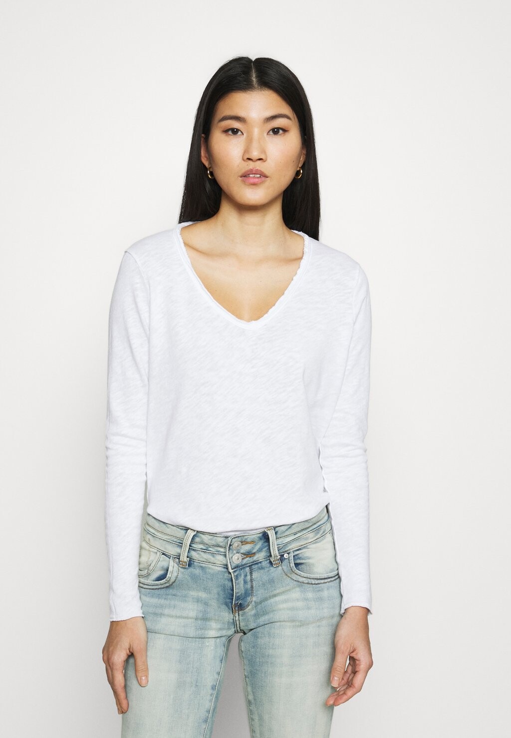 Рубашка с длинным рукавом ML COL V American Vintage, цвет blanc
Рубашка с длинным рукавом ML COL V American Vintage, цвет blanc