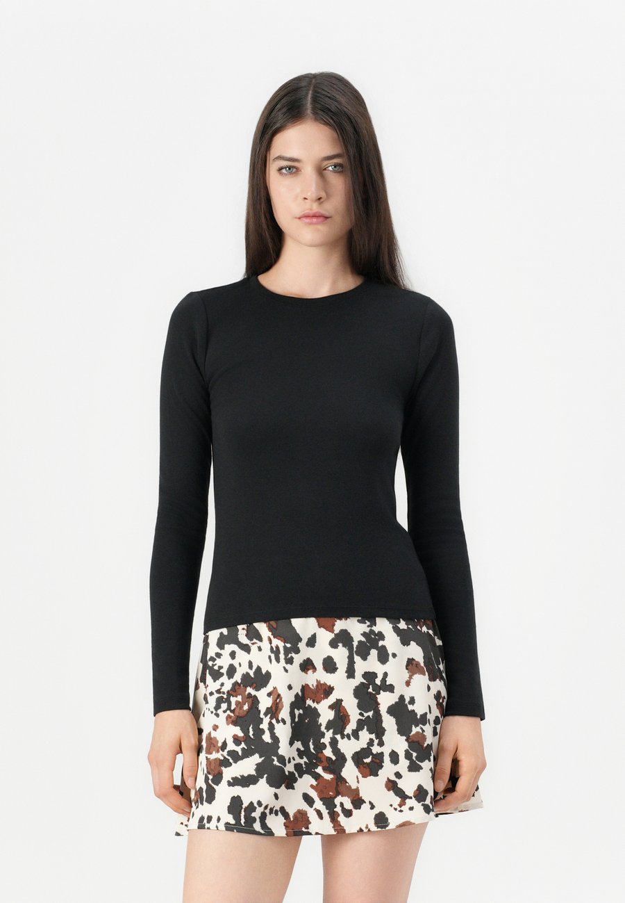 Топ GAP CREW , Black
Топ GAP CREW , Black