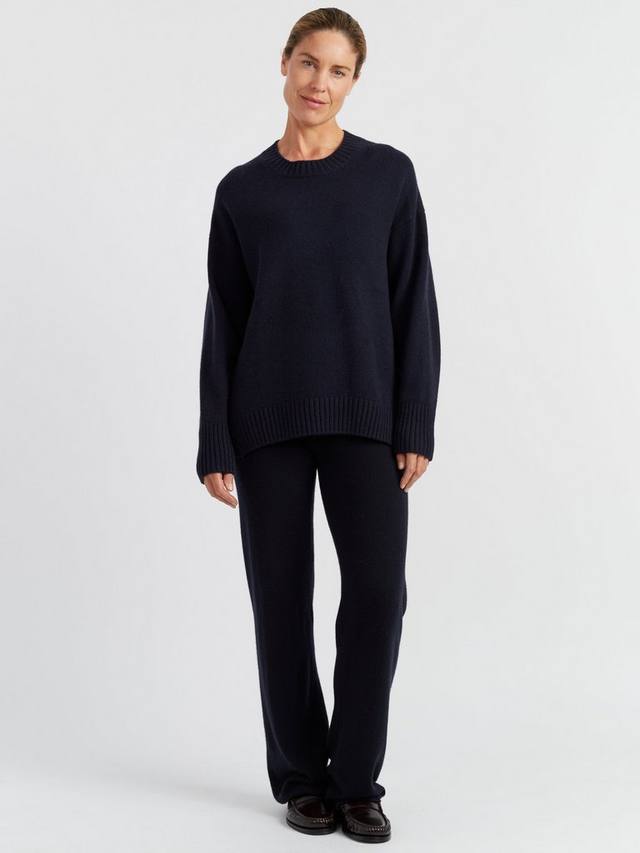 Джемпер из чистого кашемира с круглым вырезом Chinti & Parker, Navy
Джемпер из чистого кашемира с круглым вырезом Chinti & Parker, Navy