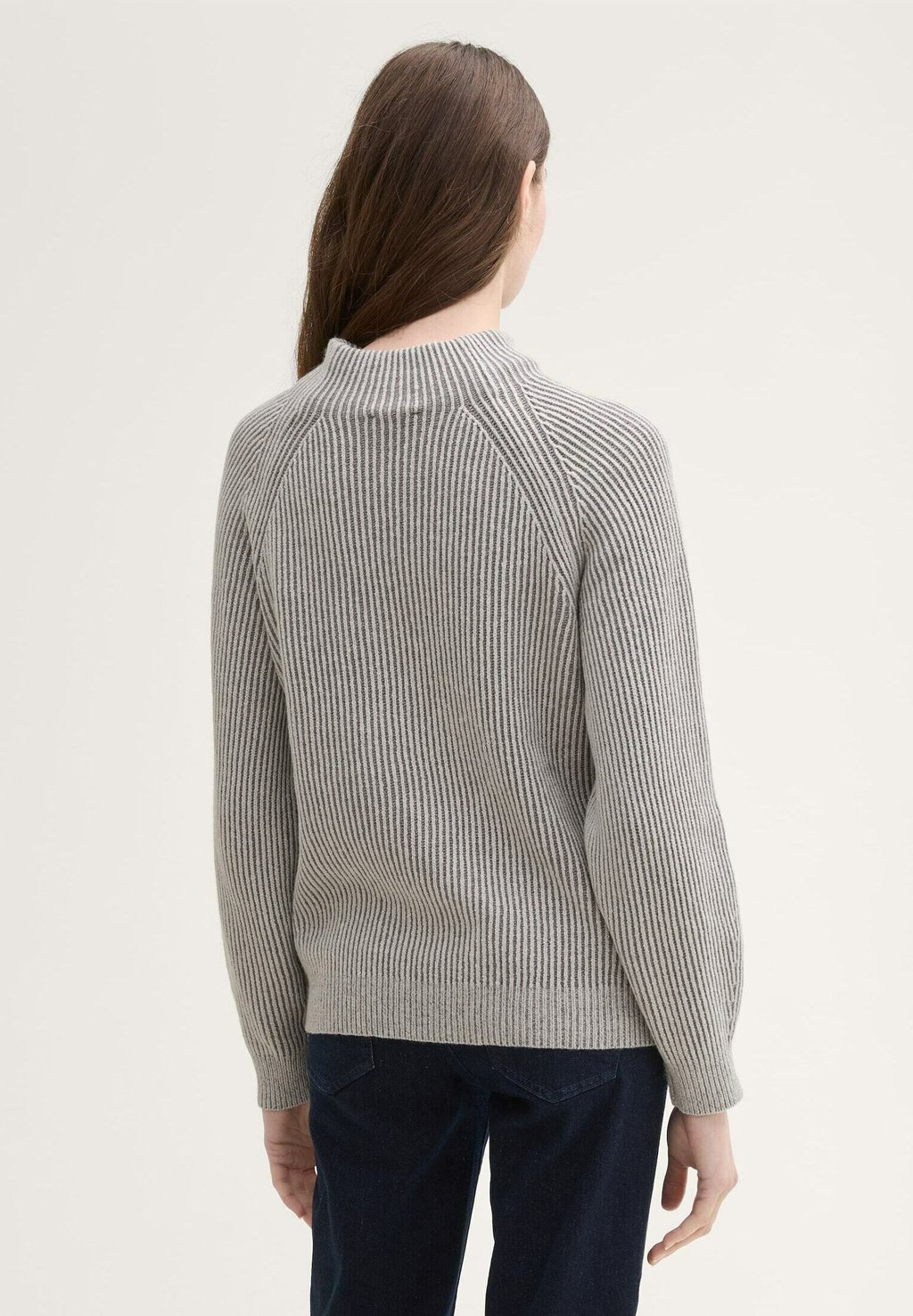 Джемпер MIT STEHKRAGEN TOM TAILOR, светло-серый
Джемпер MIT STEHKRAGEN TOM TAILOR, светло-серый