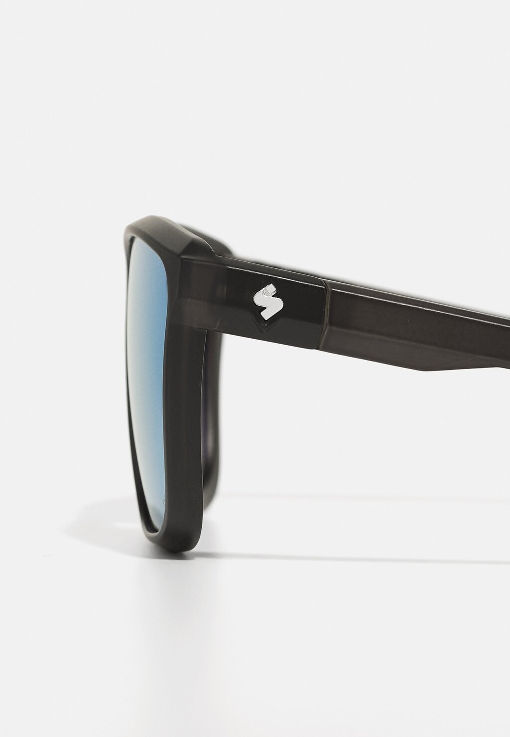 Солнцезащитные очки Tachi Reflect Unisex Sweet Protection, аквамарин/матовый кристально-черный цвет
Солнцезащитные очки Tachi Reflect Unisex Sweet Protection, аквамарин/матовый кристально-черный цвет