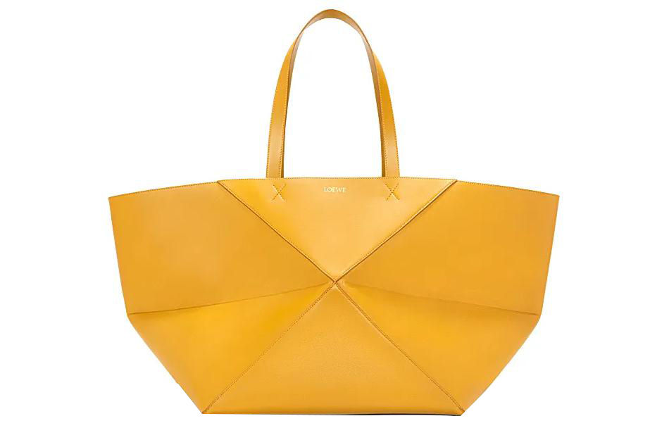 LOEWE Блестящая кожаная сумка через плечо из коровьей кожи extra large мужская sunflower yellow
LOEWE Блестящая кожаная сумка через плечо из коровьей кожи extra large мужская sunflower yellow