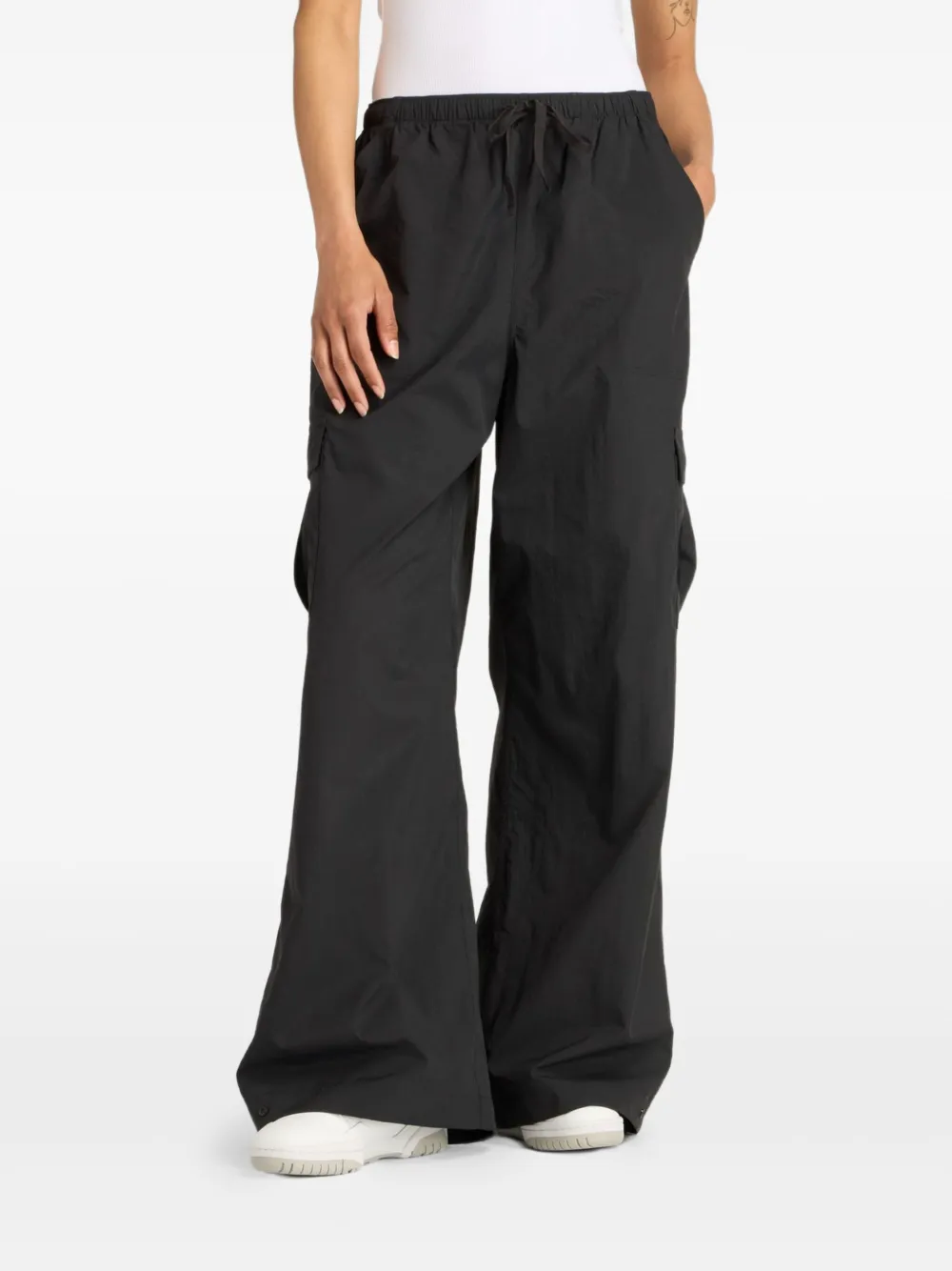 Брюки карго с жатым эффектом New Balance, черный
Брюки карго с жатым эффектом New Balance, черный