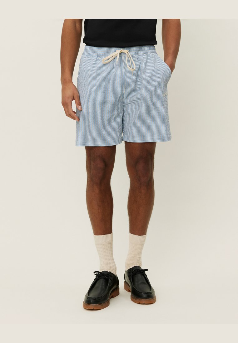 Шорты STAN Les Deux, светло-голубой
Шорты STAN Les Deux, светло-голубой