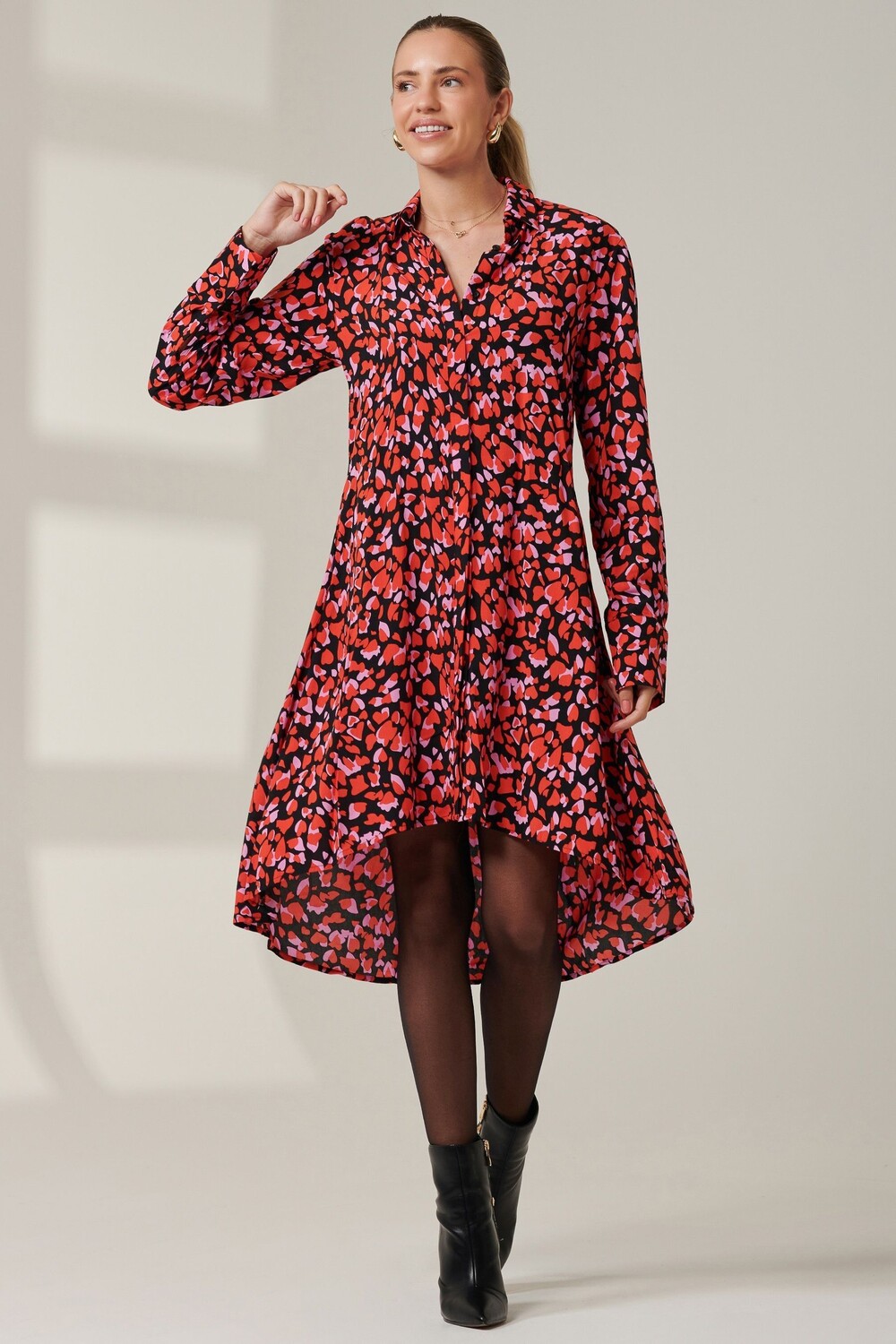 Платье рубашка свободного покроя с абстрактным принтом Jolie Moi, красный 
Платье рубашка свободного покроя с абстрактным принтом Jolie Moi, красный