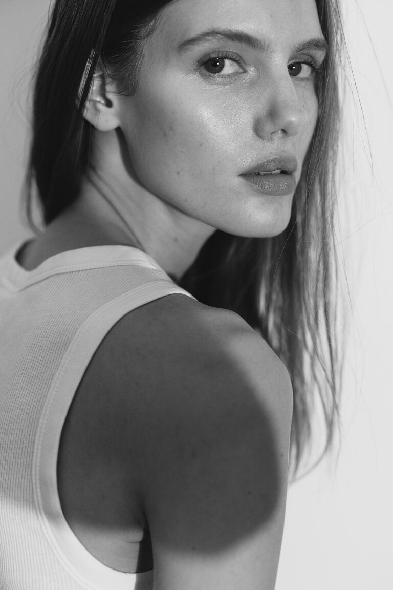 Короткая майка H&M, белый
Короткая майка H&M, белый