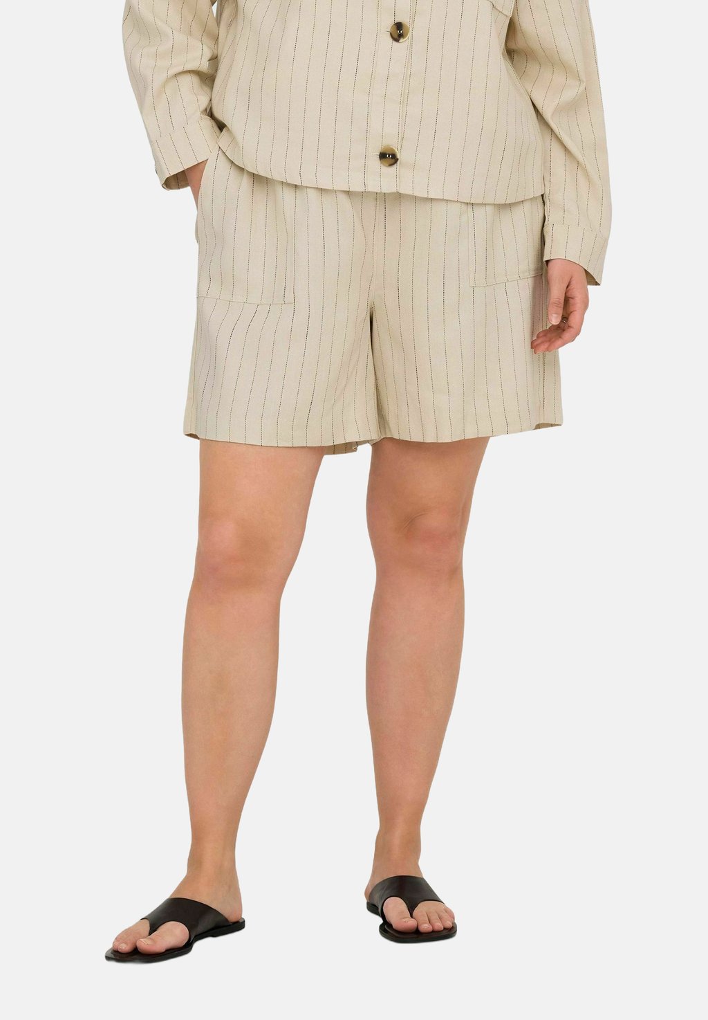 Шорты MITTLERE TAILLE LOCKER GESCHNITTEN ONLY Carmakoma, бежевый 
Шорты MITTLERE TAILLE LOCKER GESCHNITTEN ONLY Carmakoma, бежевый