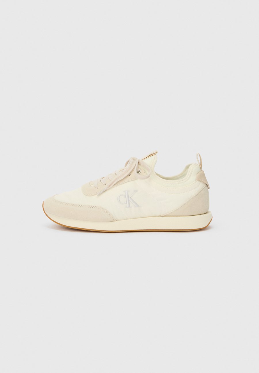 Кроссовки Calvin Klein Jeans RETRO RUNNER, Marshmallow/Eggshell/Off-White
Кроссовки Calvin Klein Jeans RETRO RUNNER, Marshmallow/Eggshell/Off-White
