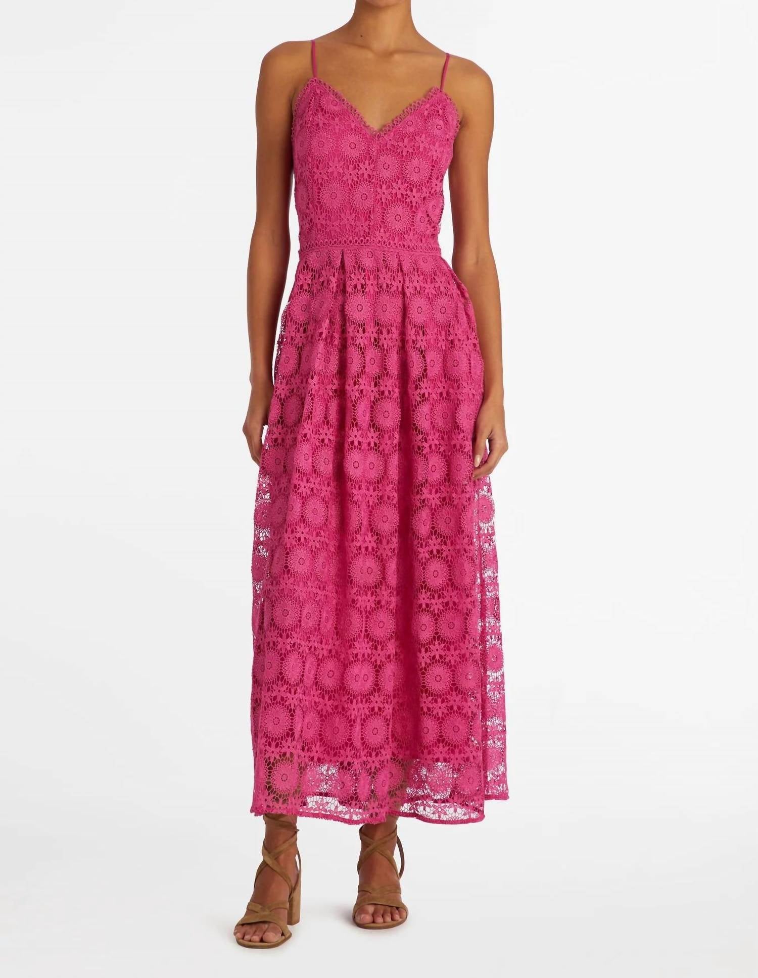 Платье Nyla в цвете камелии Marie Oliver, цвет camellia
Платье Nyla в цвете камелии Marie Oliver, цвет camellia