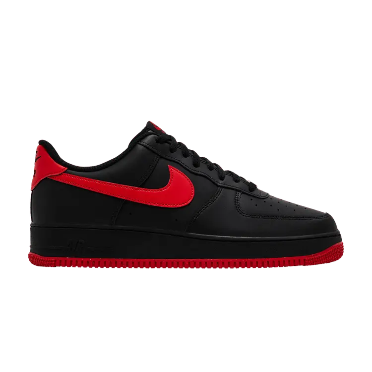 Кроссовки Nike Air Force 1 '07 'Bred', черный
Кроссовки Nike Air Force 1 '07 'Bred', черный