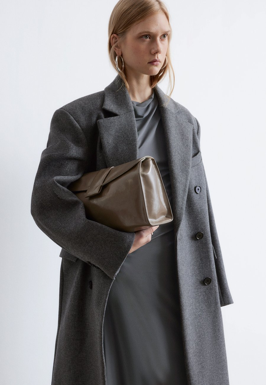 Сумка кросс-боди & other stories Cross body bag, Taupe
Сумка кросс-боди & other stories Cross body bag, Taupe