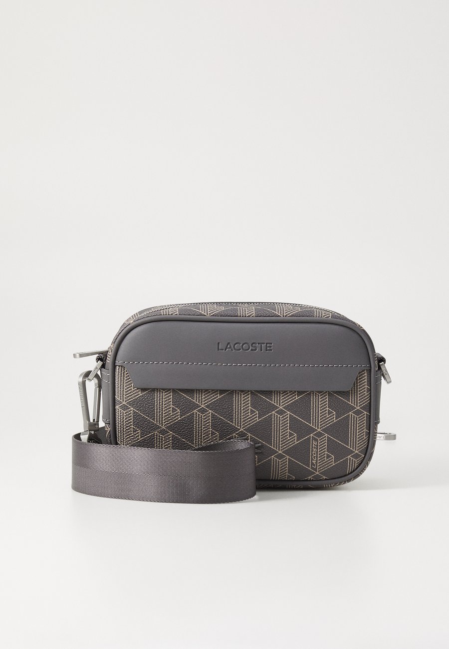 Сумка кросс-боди Lacoste REPORTER BAG THE BLEND UNISEX, Navy Blue Chine/Lighthouse Red/Dark Grey
Сумка кросс-боди Lacoste REPORTER BAG THE BLEND UNISEX, Navy Blue Chine/Lighthouse Red/Dark Grey