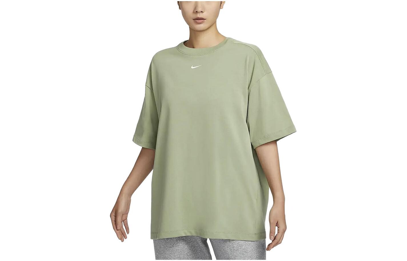 Футболка серии Sportswear Essentials женская, цвет масляный зеленый Nike
Футболка серии Sportswear Essentials женская, цвет масляный зеленый Nike