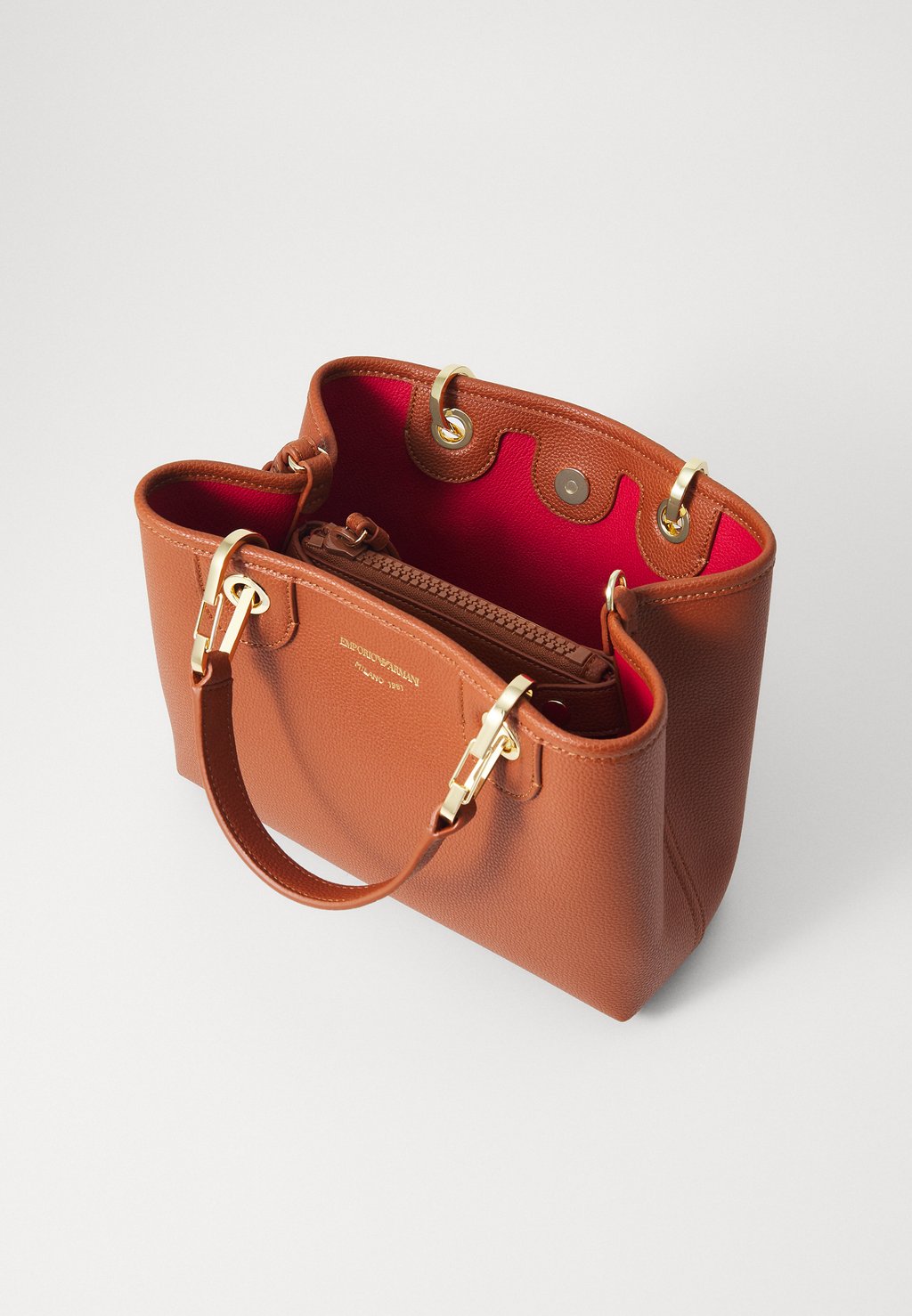 Сумка Emporio Armani, темно-красный
Сумка Emporio Armani, темно-красный