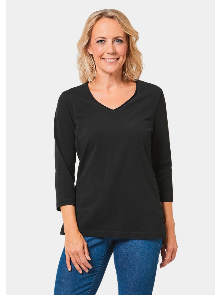 Черная рубашка с V-образным вырезом GOLDNER
Черная рубашка с V-образным вырезом GOLDNER