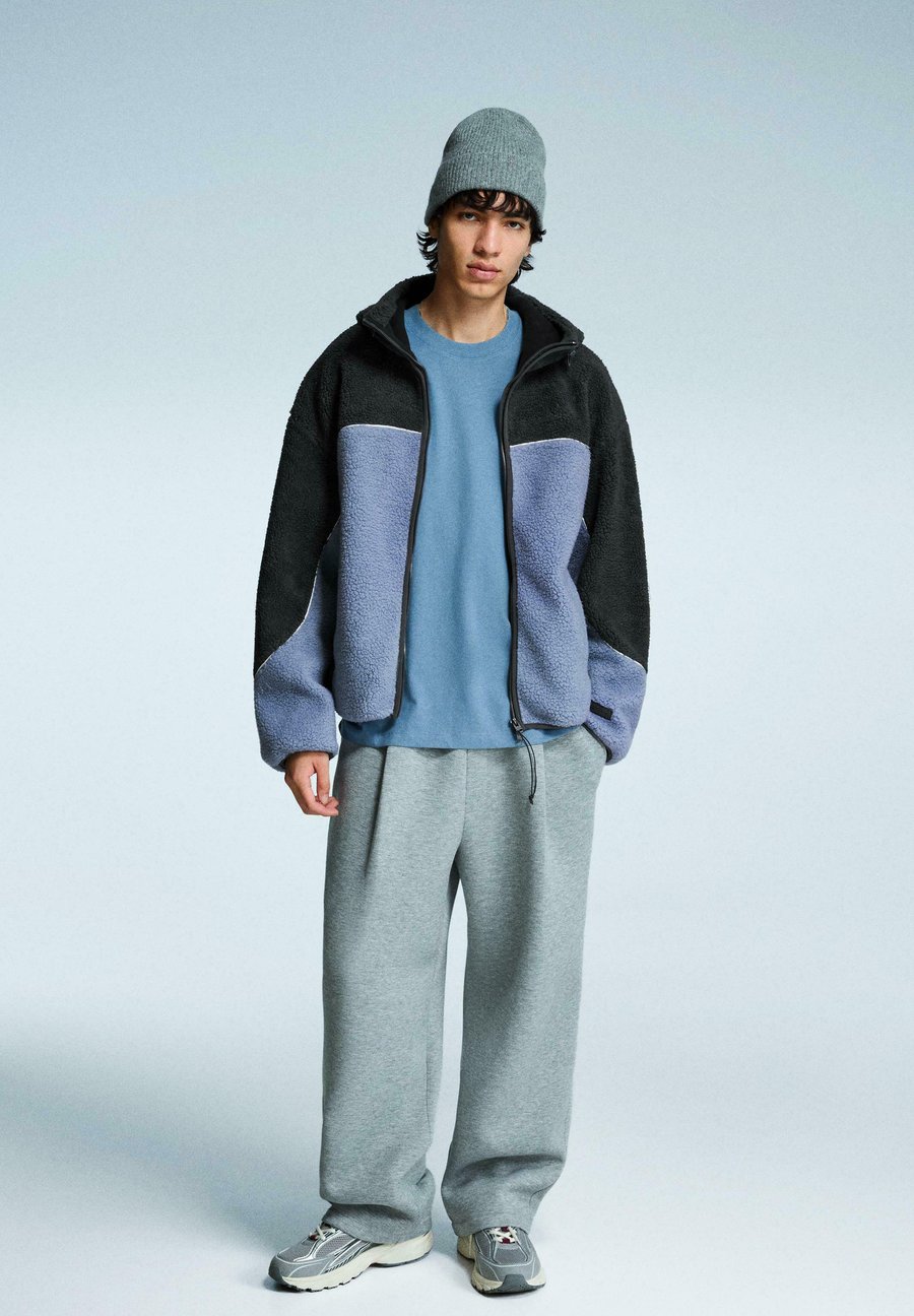 Флисовая куртка Bershka Fleece jacket, Light Blue
Флисовая куртка Bershka Fleece jacket, Light Blue