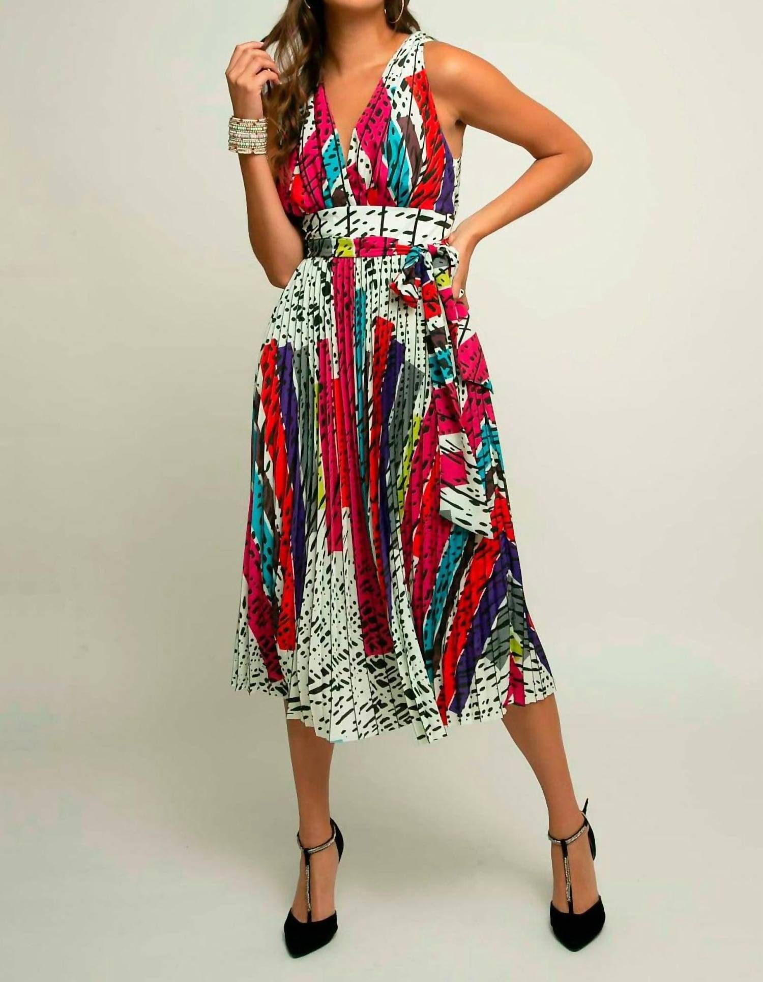 Платье миди с плиссировкой Odette в Баттенбурге EVA FRANCO, цвет battenburg
Платье миди с плиссировкой Odette в Баттенбурге EVA FRANCO, цвет battenburg