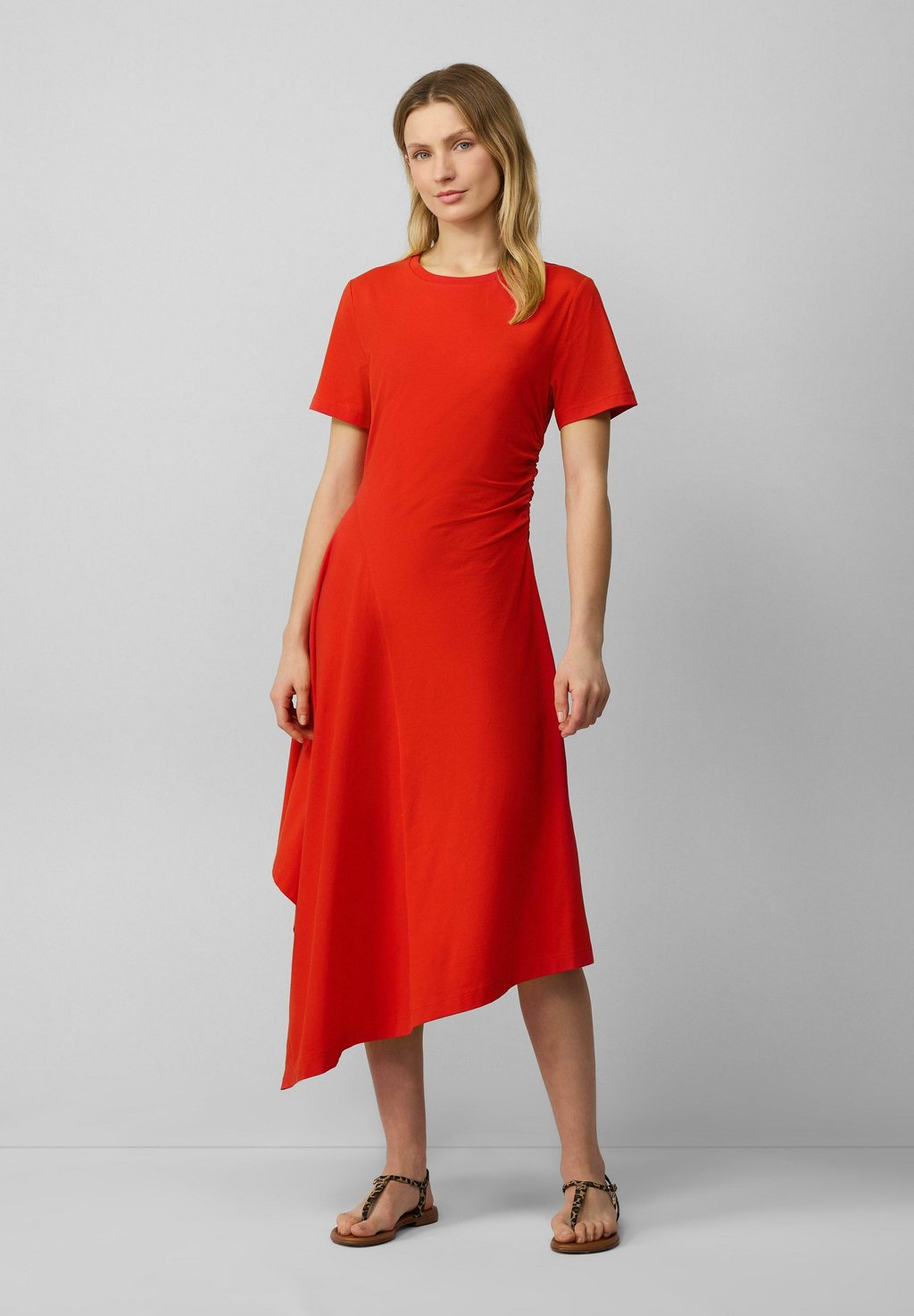 Платье из джерси ASYMMETRISCHES MIDI MIT RAFFUNG UND KURZEN ÄRMELN s.Oliver, светло-красный
Платье из джерси ASYMMETRISCHES MIDI MIT RAFFUNG UND KURZEN ÄRMELN s.Oliver, светло-красный