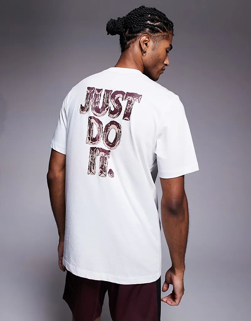 Футболка с принтом Nike Training белого цвета
Футболка с принтом Nike Training белого цвета